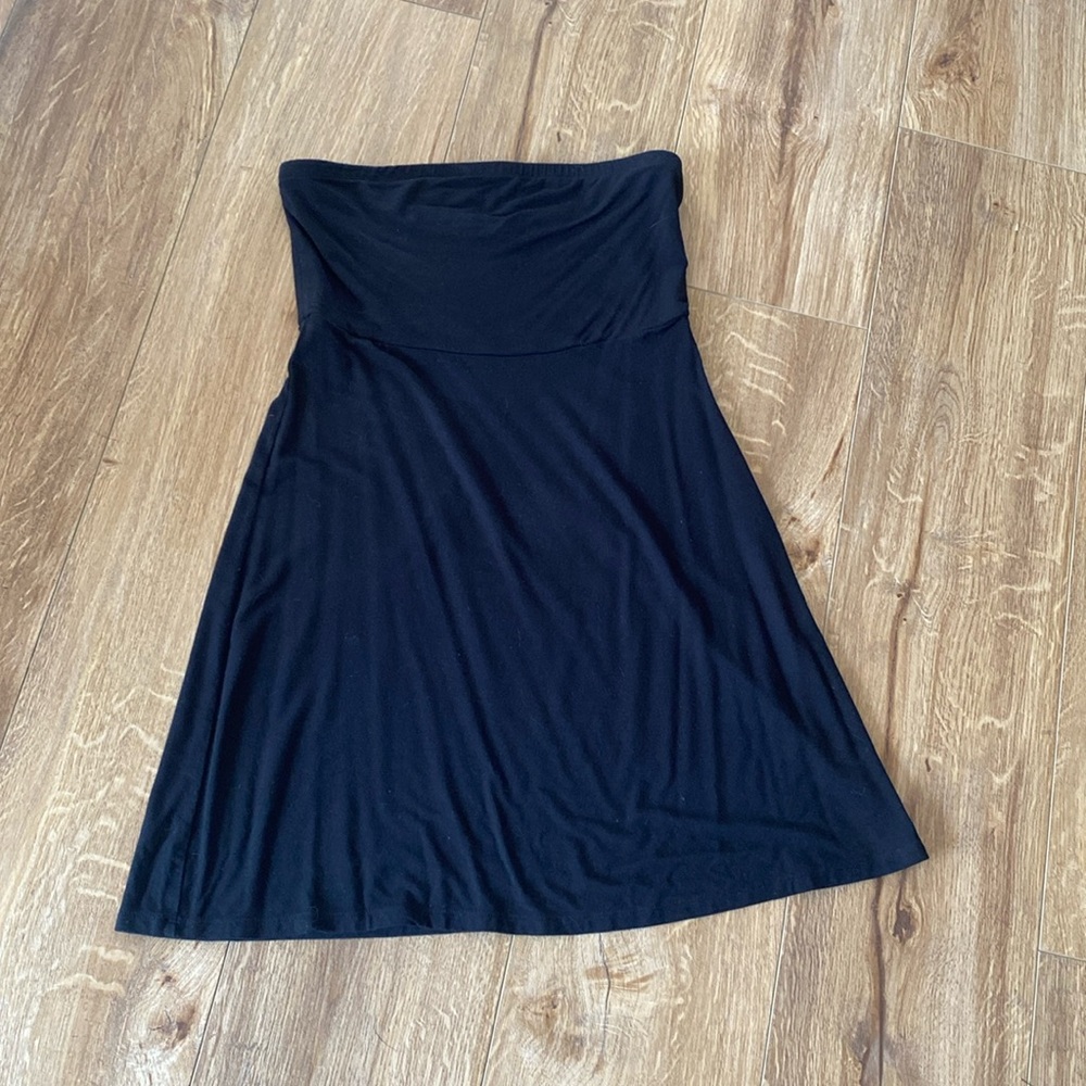 Black strapless dress